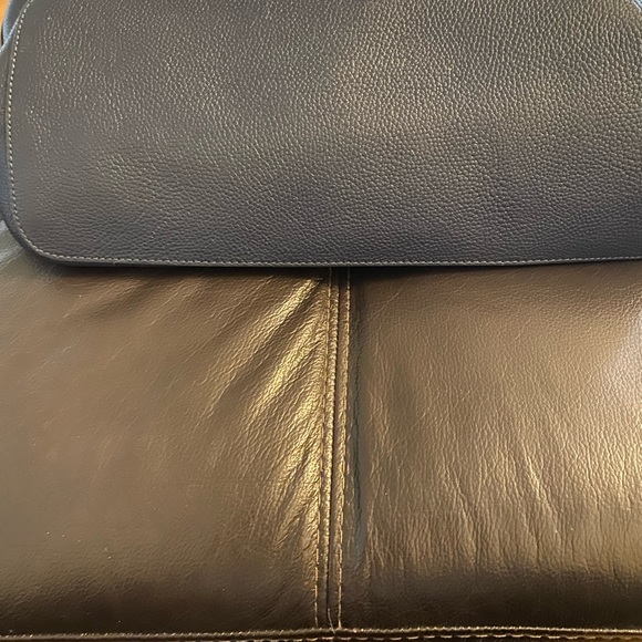 EUC Michael Kors Mercer tote. Like new - Picture 3 of 9